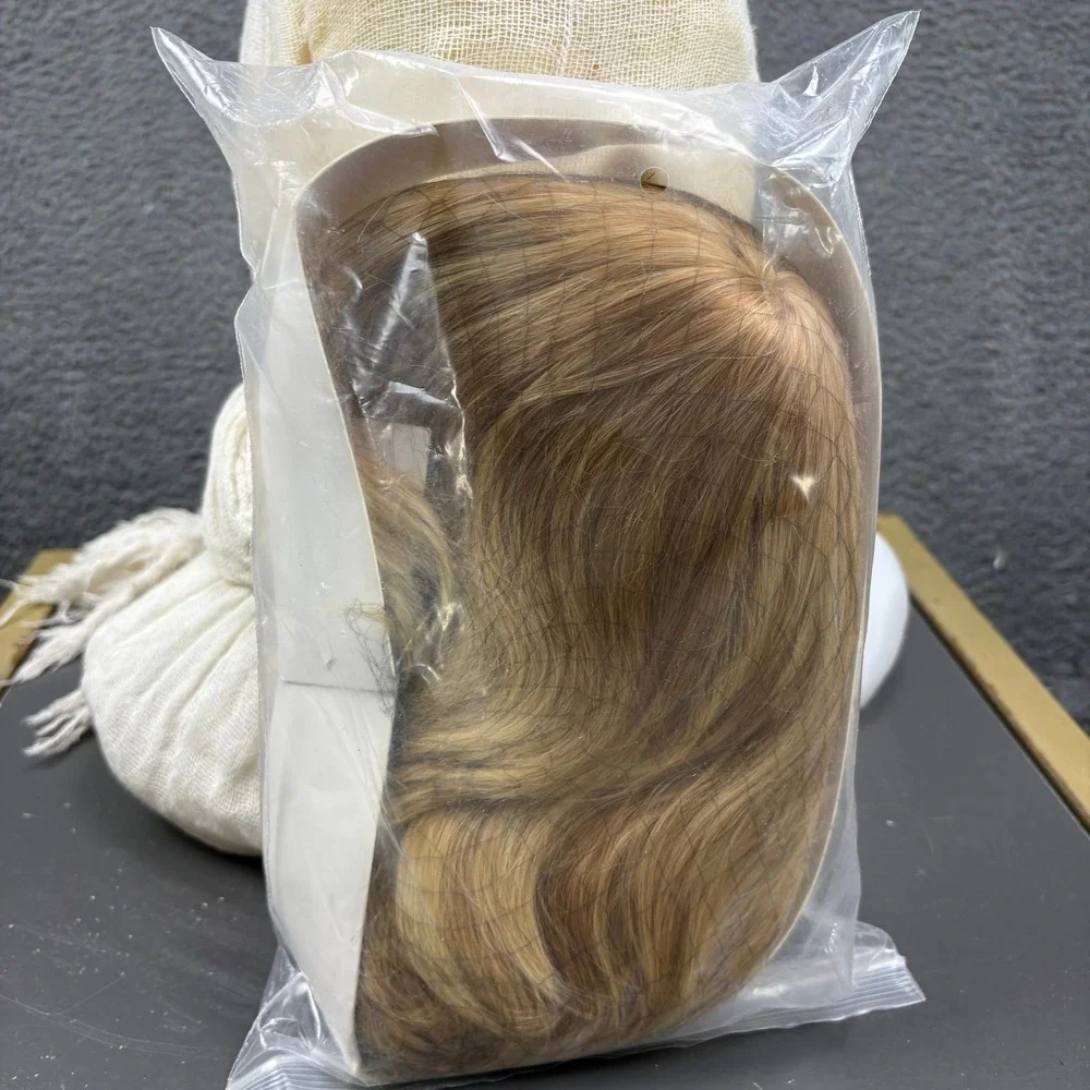 Kovi Golden Blonde Short Layered Pixie Cut Synthetic Wig Size 21.5-22.5 Average‎
